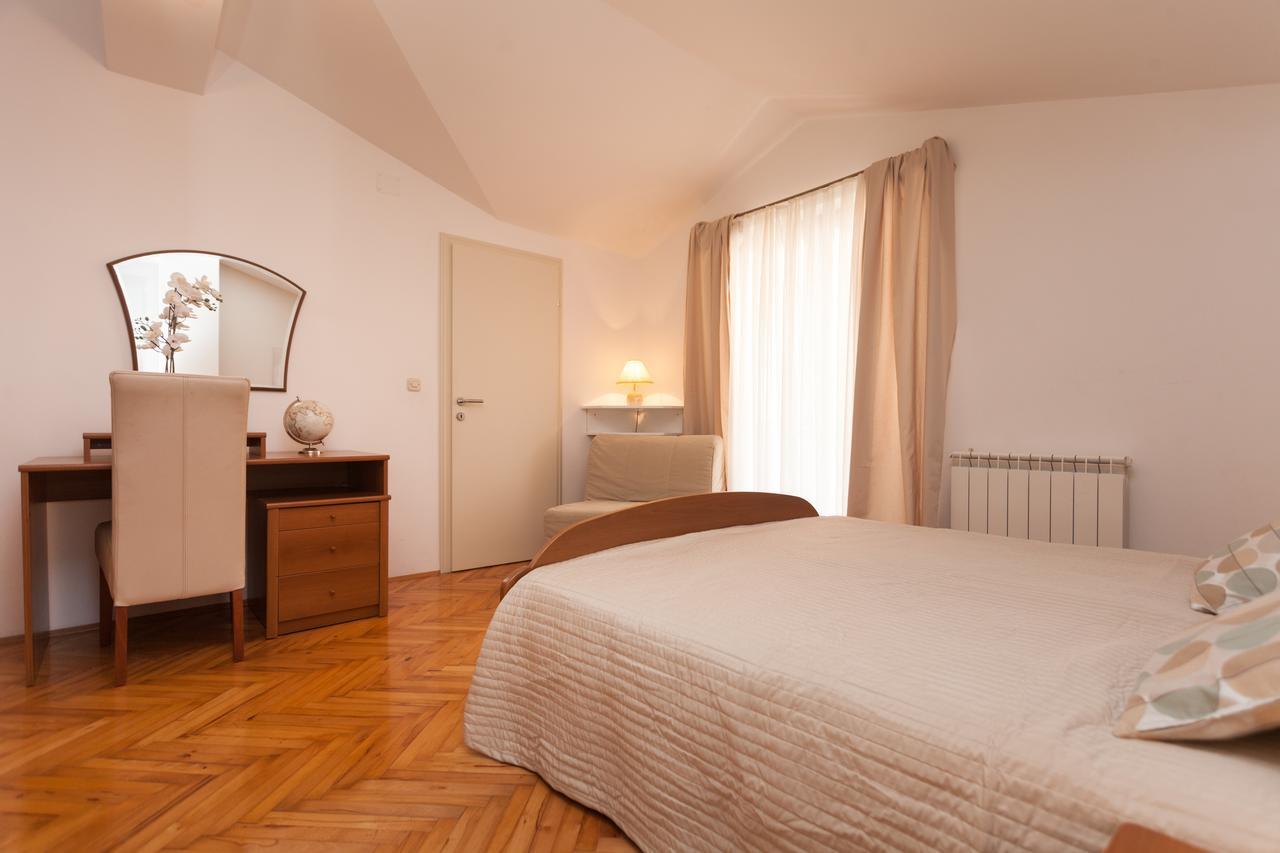 Apartments Alice Ровинь Экстерьер фото