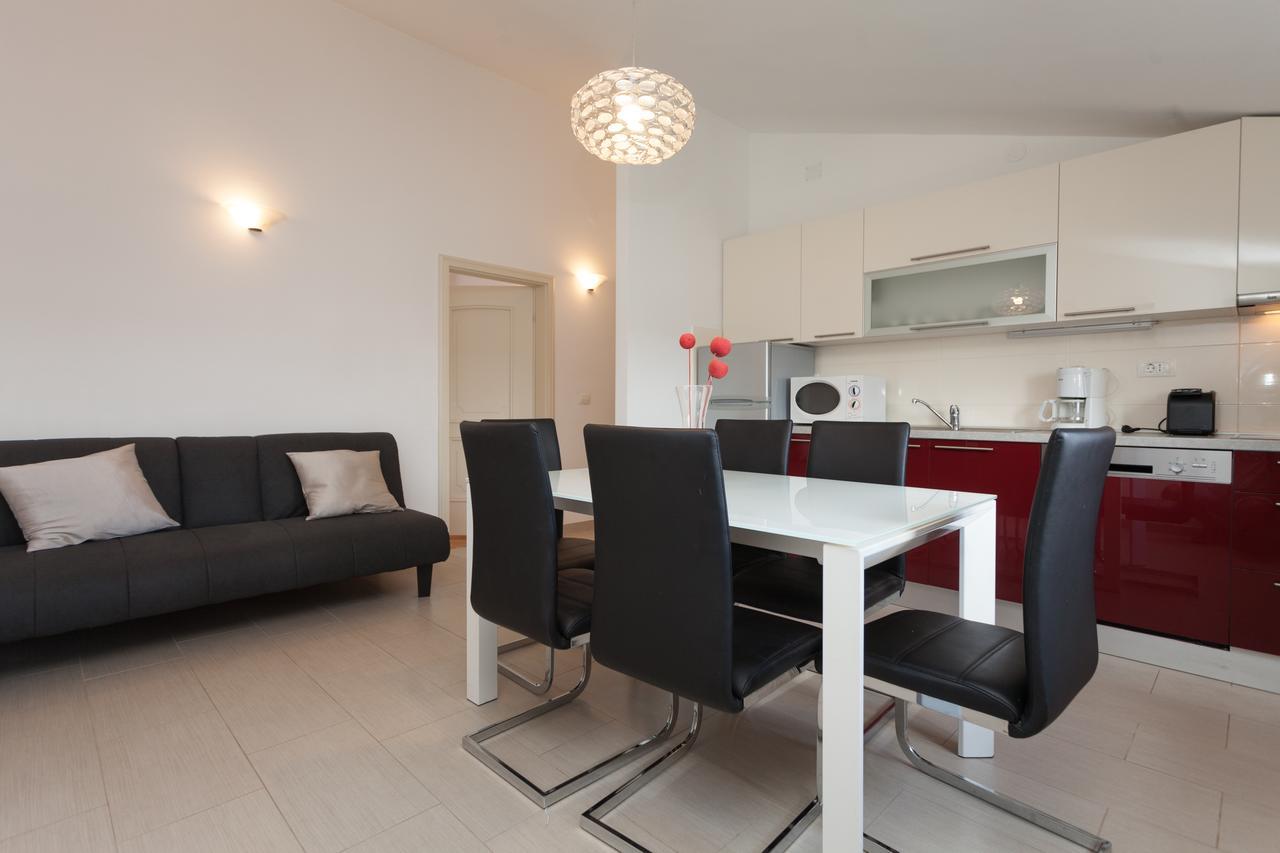 Apartments Alice Ровинь Экстерьер фото
