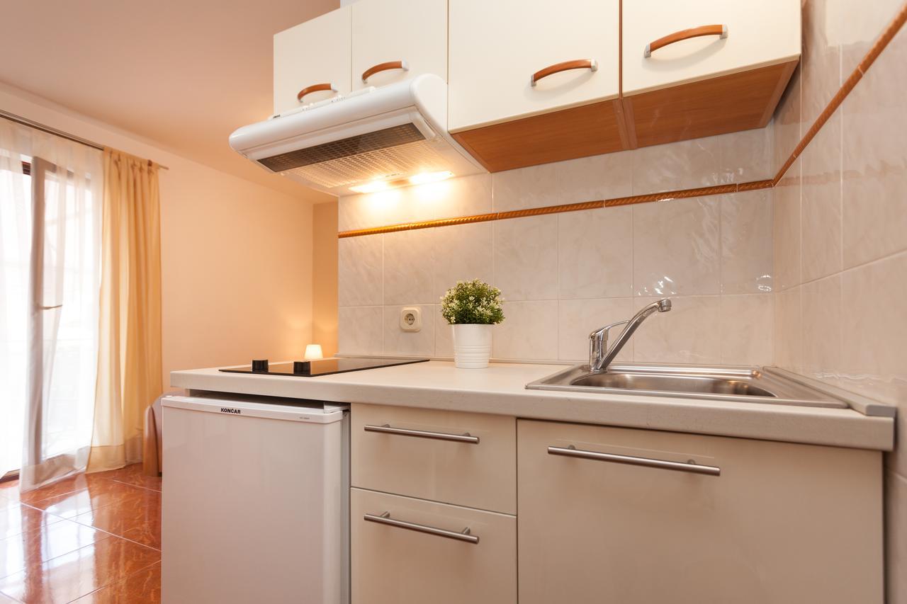 Apartments Alice Ровинь Экстерьер фото
