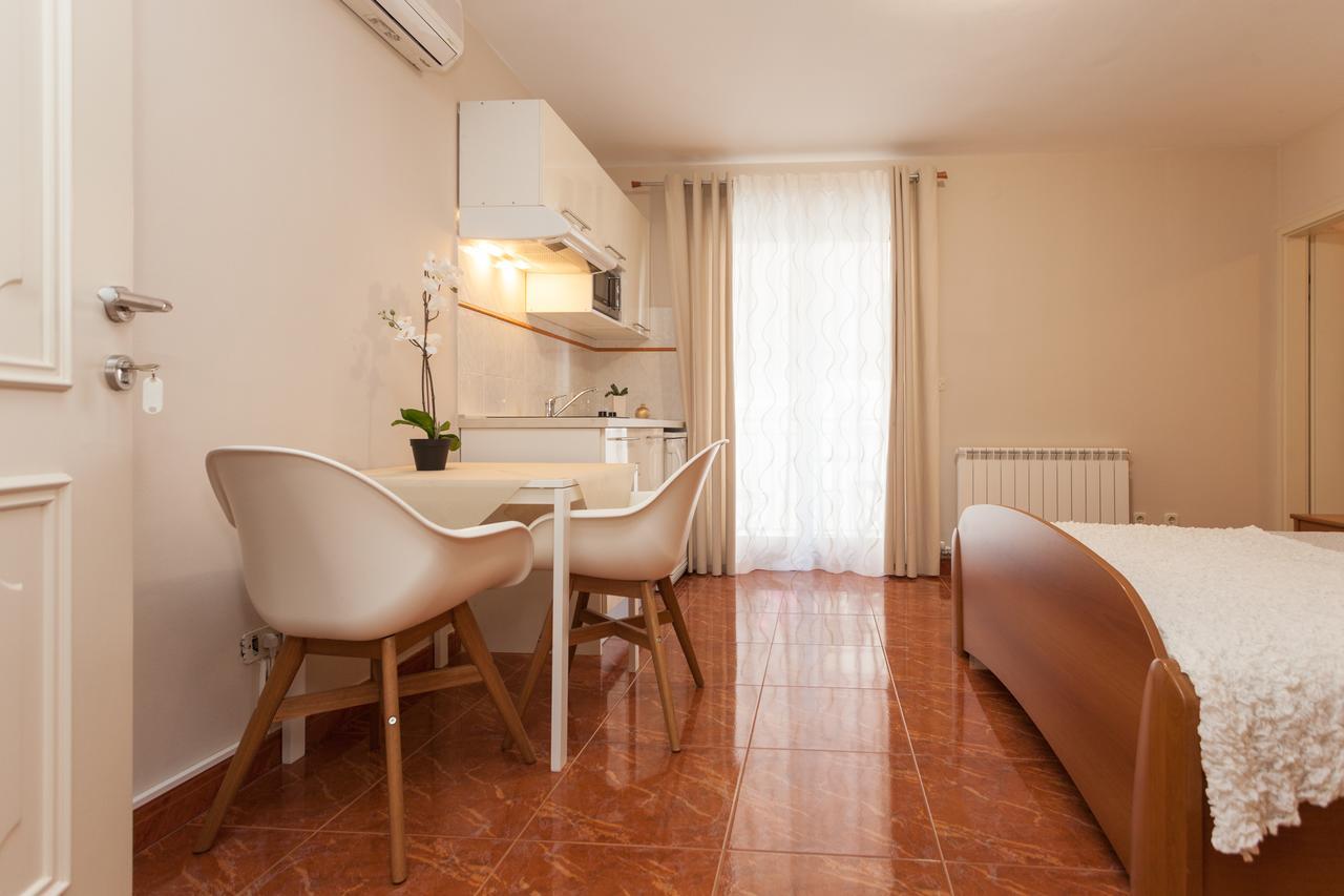 Apartments Alice Ровинь Экстерьер фото