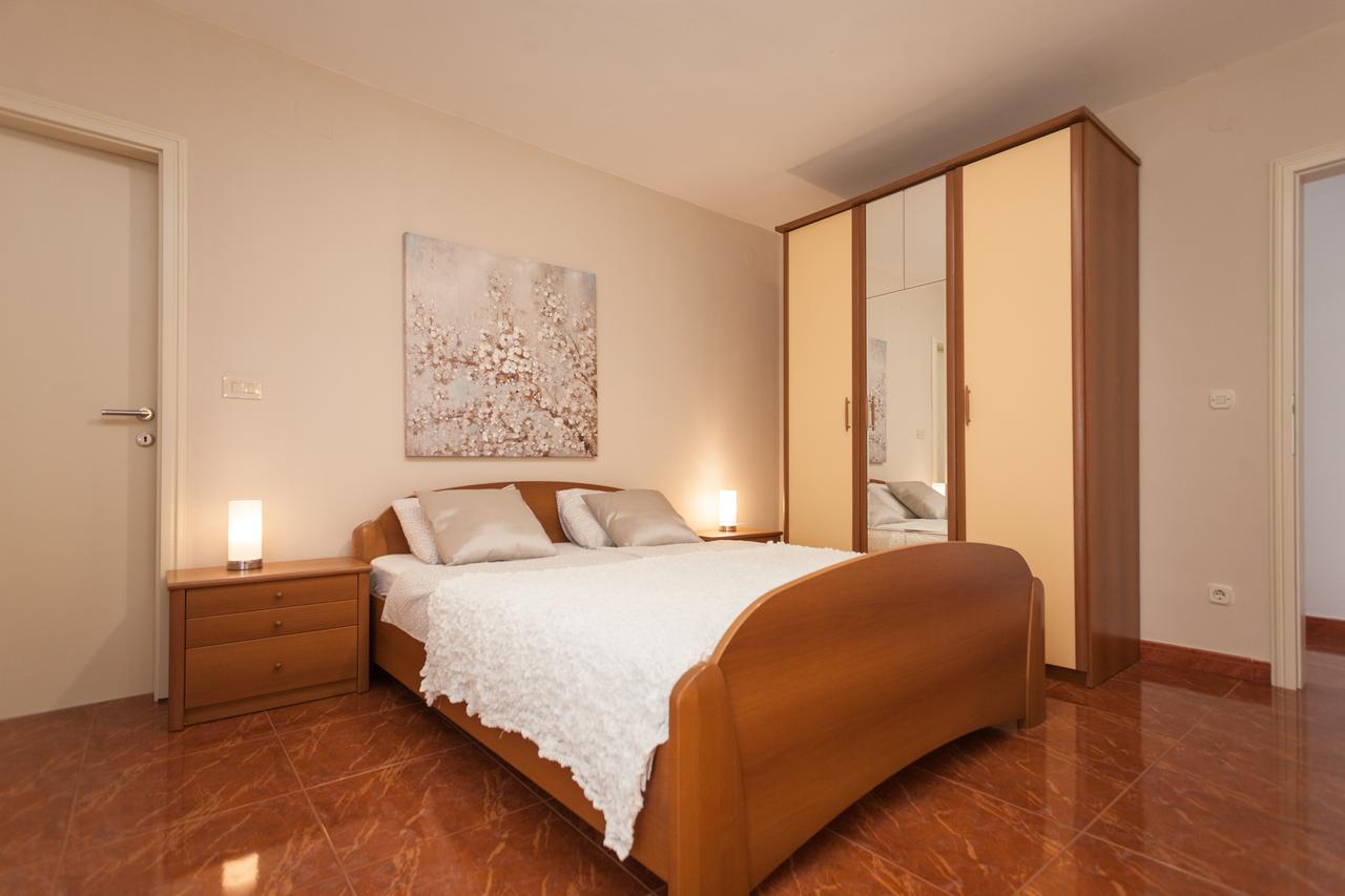 Apartments Alice Ровинь Экстерьер фото